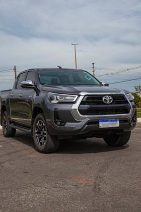 TOYOTA HILUX 2.8 D-4D TURBO DIESEL CD SRV 4X4 AUTOMÁTICO